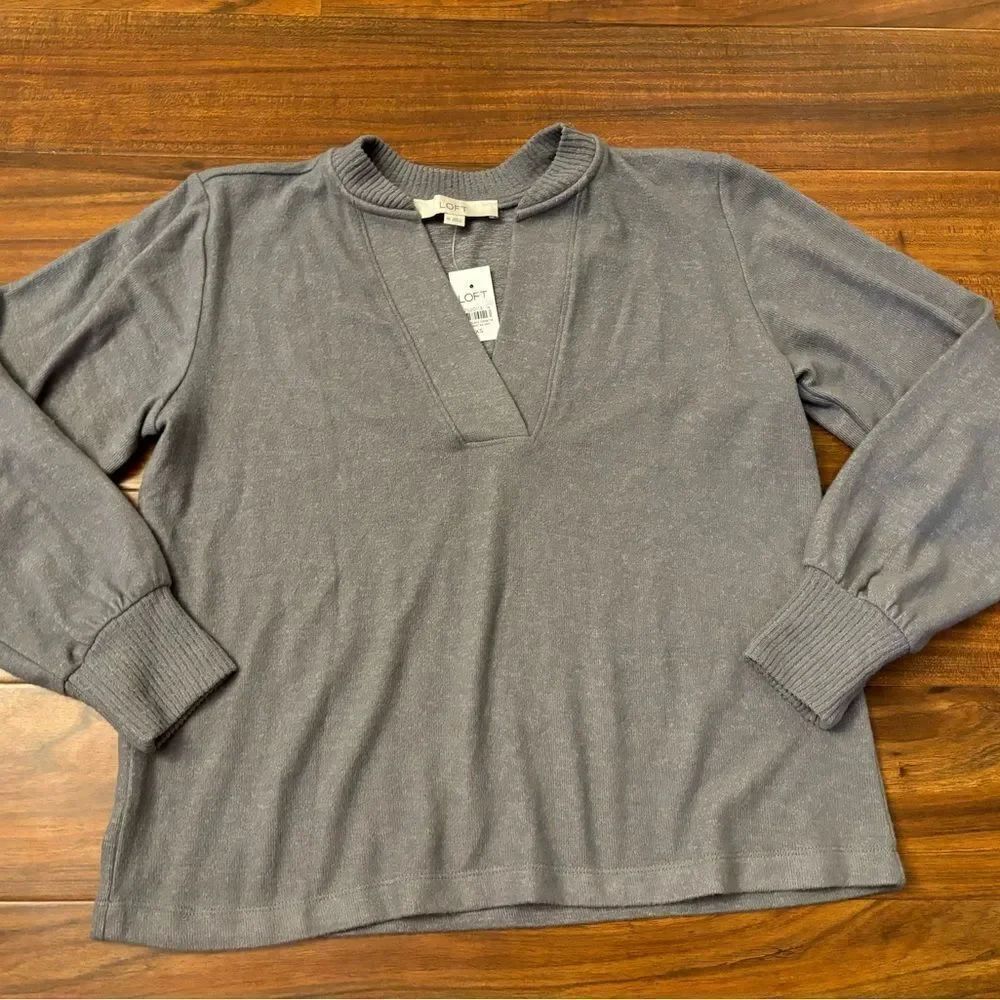Loft grey lightweight v neck sweater top NWT